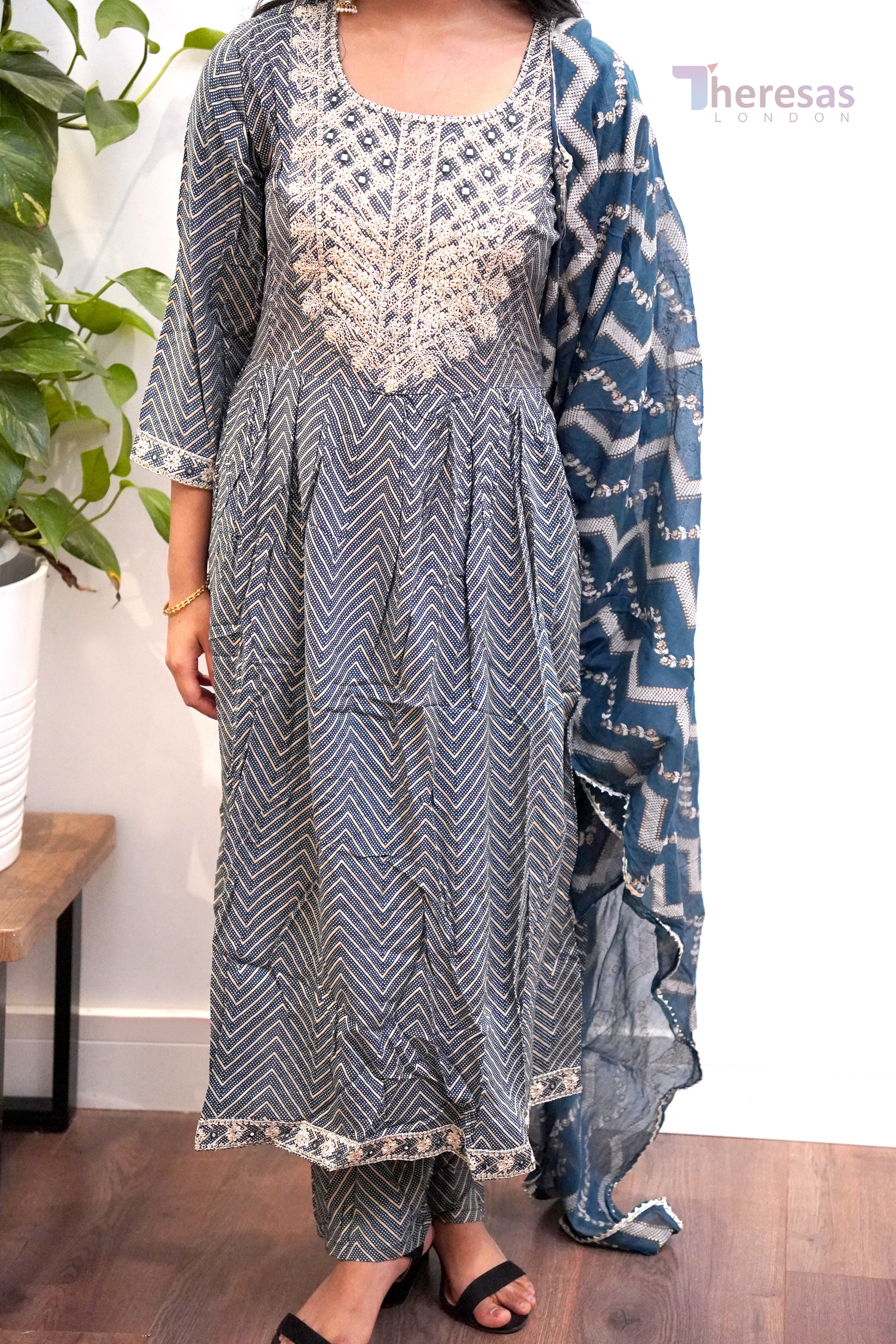 Churidar Set (CHR-115)