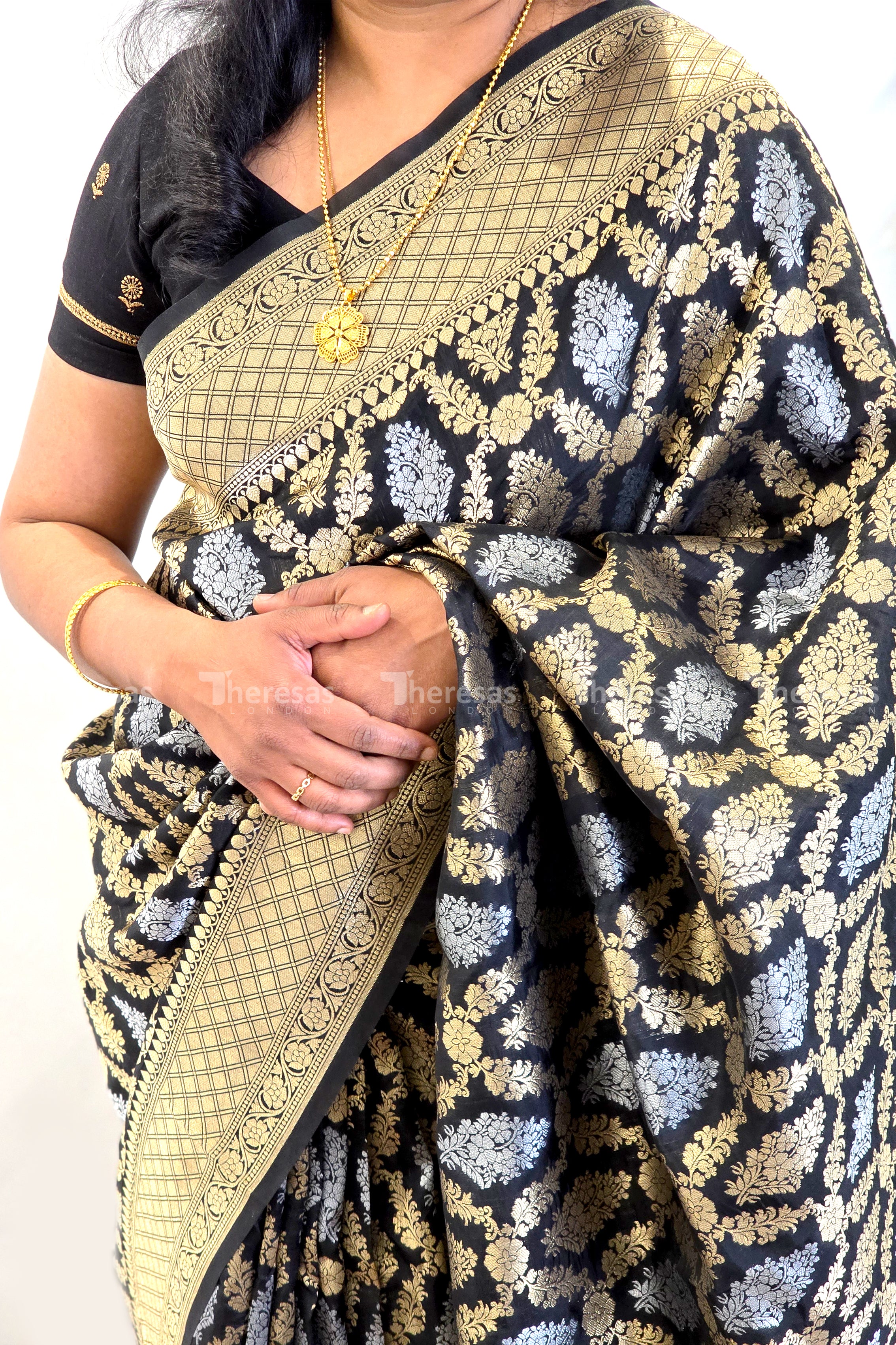 Saree (SAR-068)
