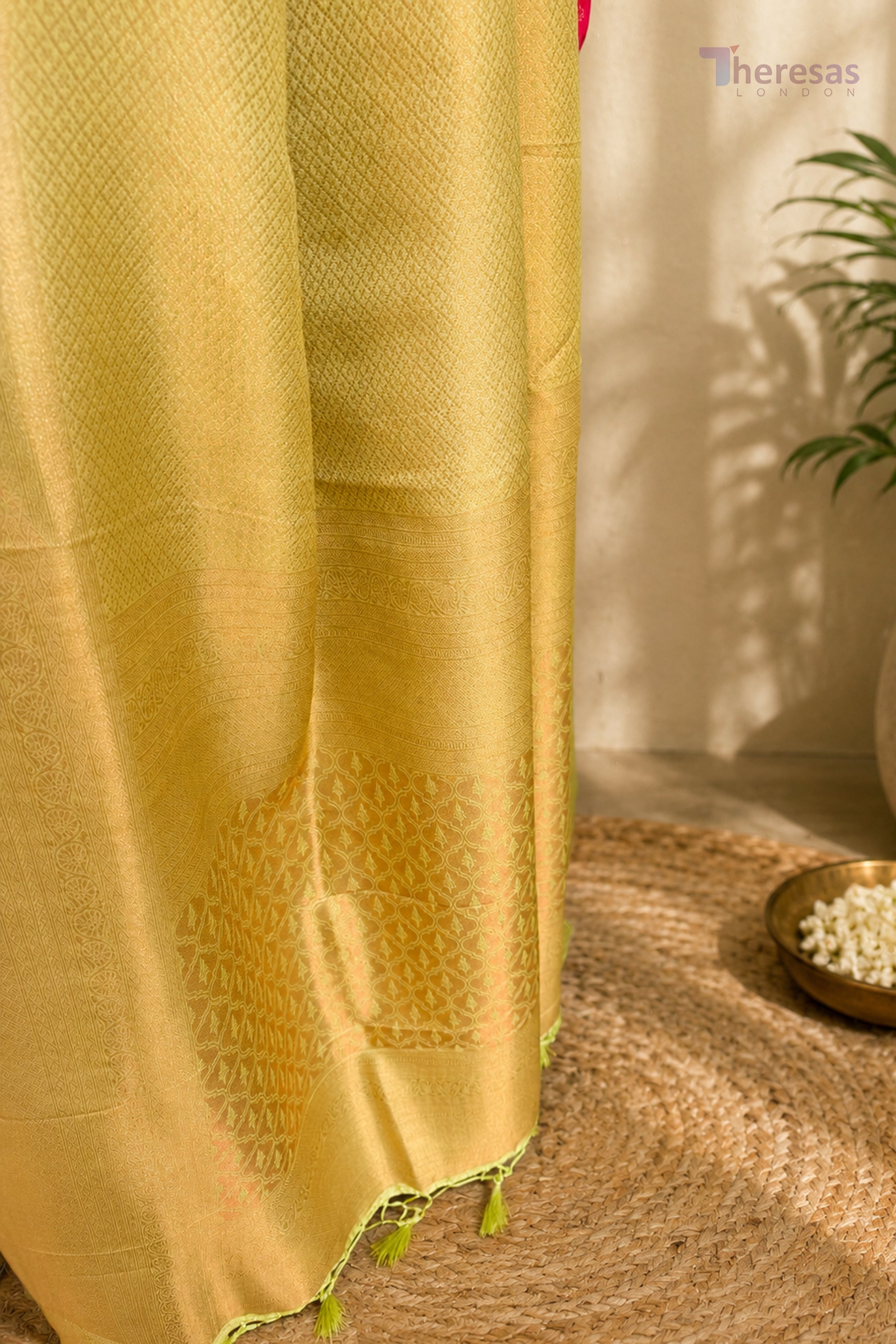 Saree (SAR-566)