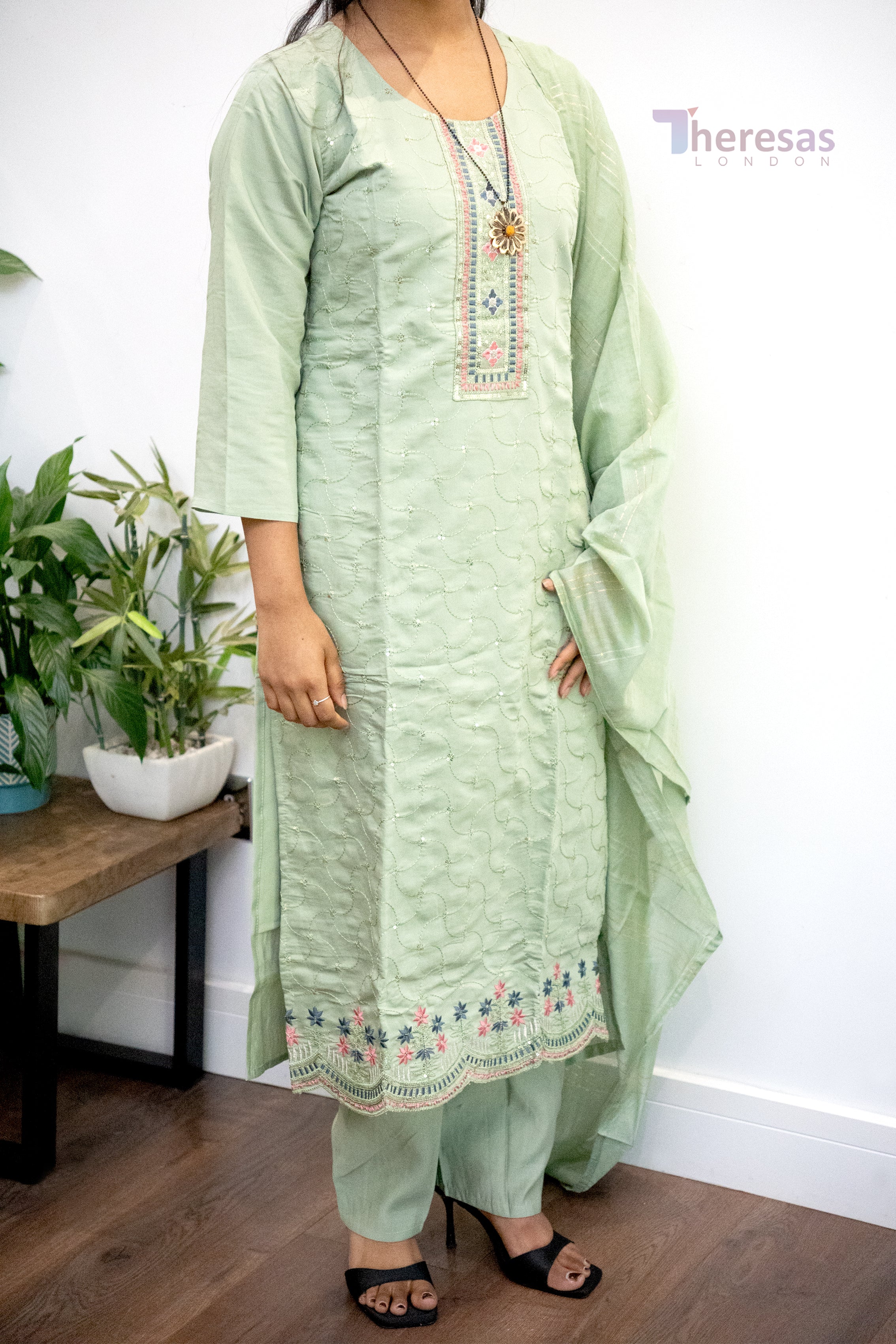 Churidar (CHR-080)